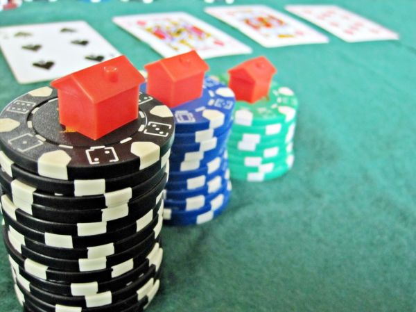 https://www.reddit.com/r/poker/comments/1tzreds/poker_coaching/ - 新手找扑克教练:预算有限如何高效提升?三大实战建议