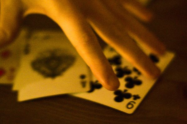 扑克心理辅导师 - 扑克心理辅导师：从情绪管理到决策优化的专业解析