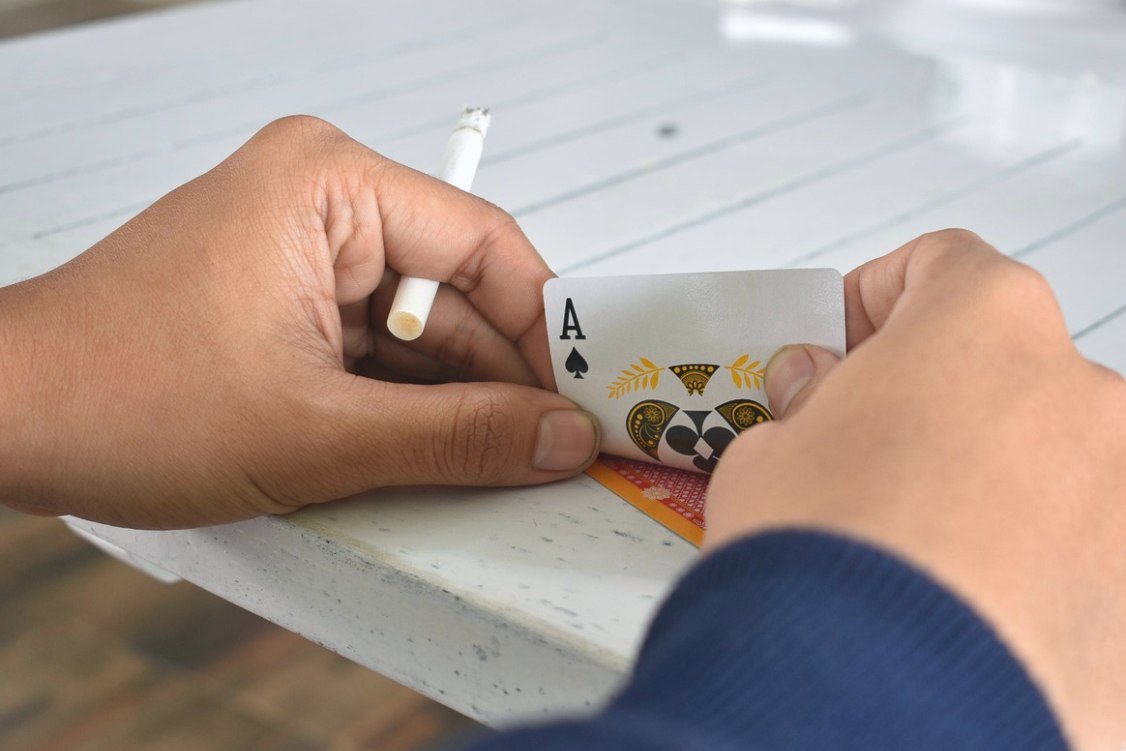 德州扑克牌型大小顺序全解析：从高牌到皇家同花顺，新手必读指南