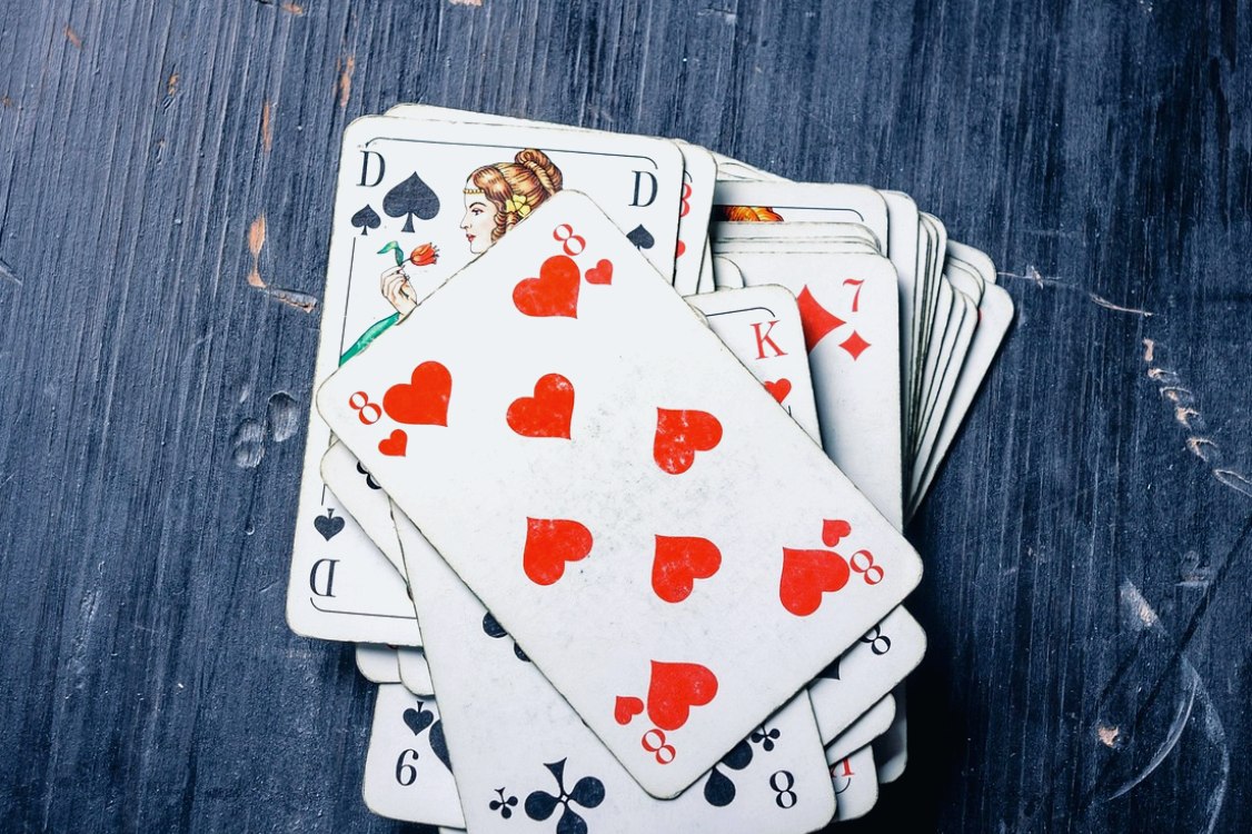 德州扑克术语黑话扫盲：从Nuts到Bluff，新手必知的核心词汇