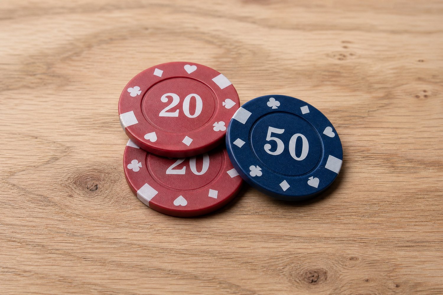 QQPOKER位置优势三大实战技巧:从翻前到河牌的决策逻辑(要点图解)